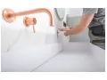 Instalator montuje baterię podtynkową. Sprawdź montaż baterii podtynkowej cena.