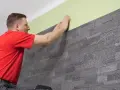 Jak położyć panele samoprzylepne - uniknij najczęstszych błędów