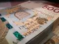 Stos polskich banknotów 500-złotowych.
