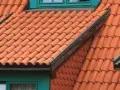 Ile zarabia dekarz w Polsce? Zaskakujące różnice w wynagrodzeniach