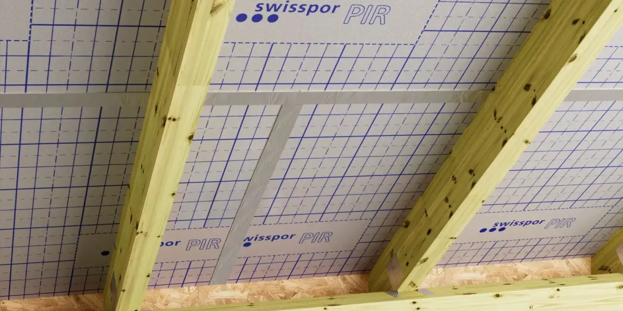 Drewniana konstrukcja dachu z izolacją swisspor PIR.