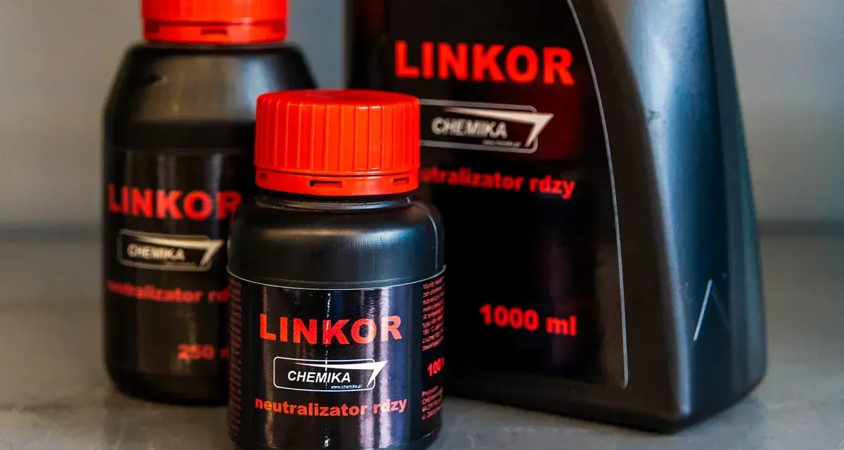 Butelki z preparatem Linkor, skutecznym inhibitorem korozji i neutralizatorem rdzy. Dostępne w różnych pojemnościach.