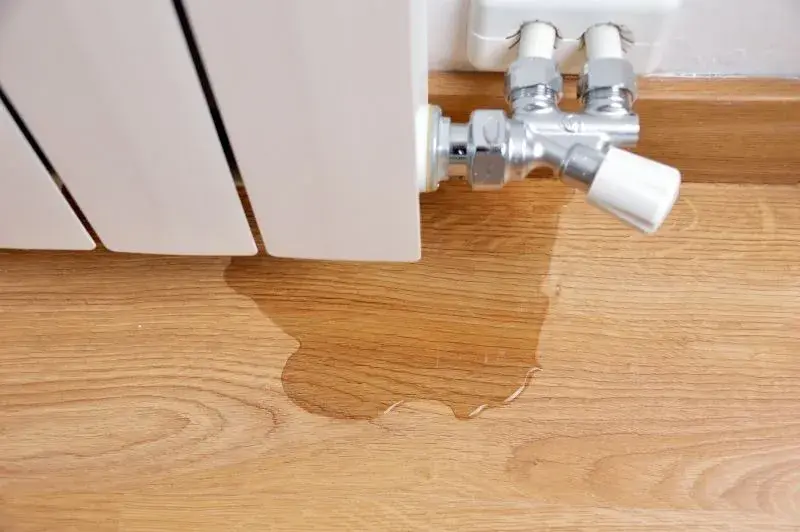 Dlaczego panele wstają? Poznaj przyczyny i sposoby na rozwiązanie problemu