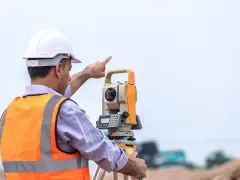 Ile zarabia geodeta po technikum? Zaskakujące różnice w wynagrodzeniu
