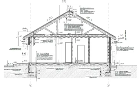 Przekrój przez budynek z detalami izolacji i konstrukcji. Projekt architektoniczno budowlany.