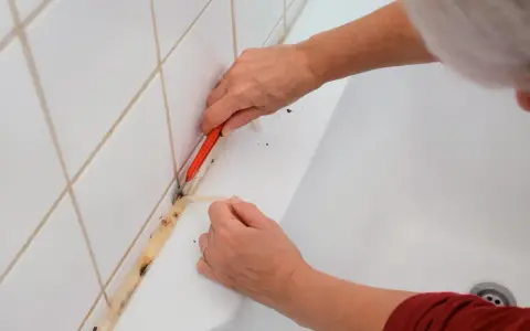 Jak usunąć silikon z szyby kabiny prysznicowej – skuteczne metody krok po kroku