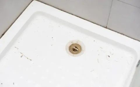 Jak usunąć pleśń z silikonu w kabinie prysznicowej - skuteczne metody