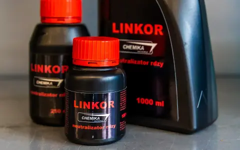 Butelki z preparatem Linkor, skutecznym inhibitorem korozji i neutralizatorem rdzy. Dostępne w różnych pojemnościach.