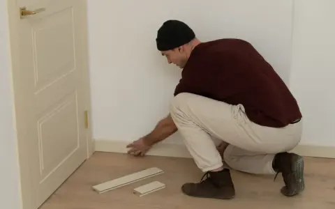 Jak naprawić spuchnięte panele: skuteczne metody i porady