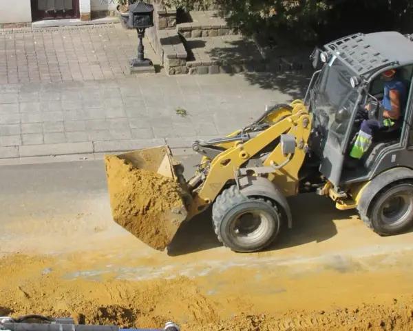 Ile kosztuje wynajem koparki bez operatora? Ceny, które zaskakują