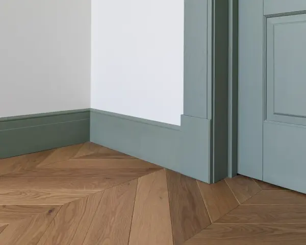 Jakie listwy przypodłogowe do paneli – wybierz najlepsze materiały i style