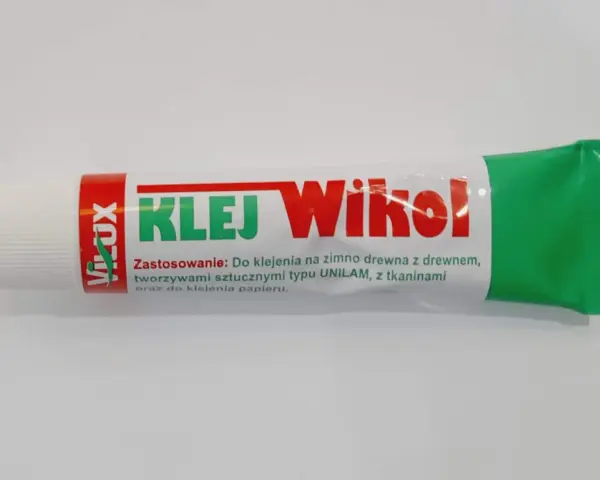 Klej Wikol w tubce, idealny do drewna, tworzyw sztucznych i papieru.