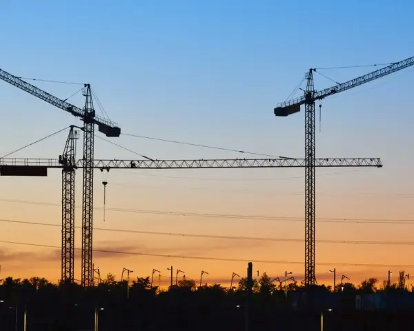 Ile kosztuje dźwig budowlany? Ceny, wynajem i czynniki wpływające na koszt