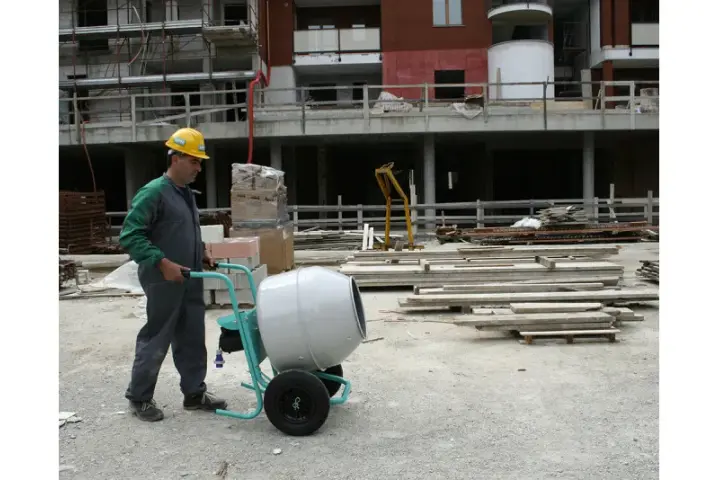 Jaka betoniarka na 25 kg cementu? Wybierz idealny model dla siebie