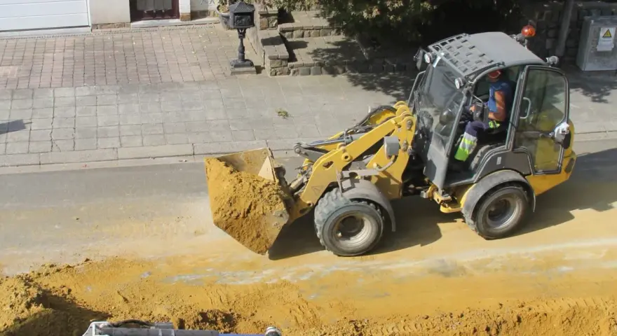 Ile kosztuje wynajem koparki bez operatora? Ceny, które zaskakują