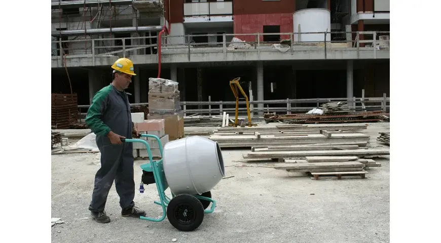 Jaka betoniarka na 25 kg cementu? Wybierz idealny model dla siebie