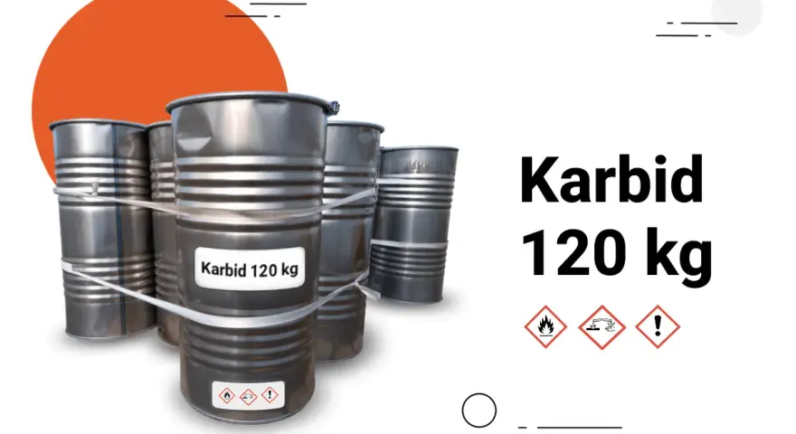Metalowe beczki z napisem "Karbid 120 kg" i symbolami ostrzegawczymi.